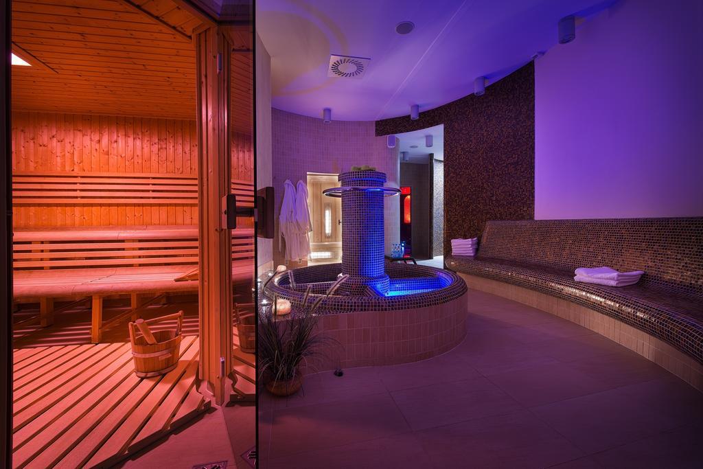 Wellness Hotel Diamant Hluboká nad Vltavou Eksteriør billede