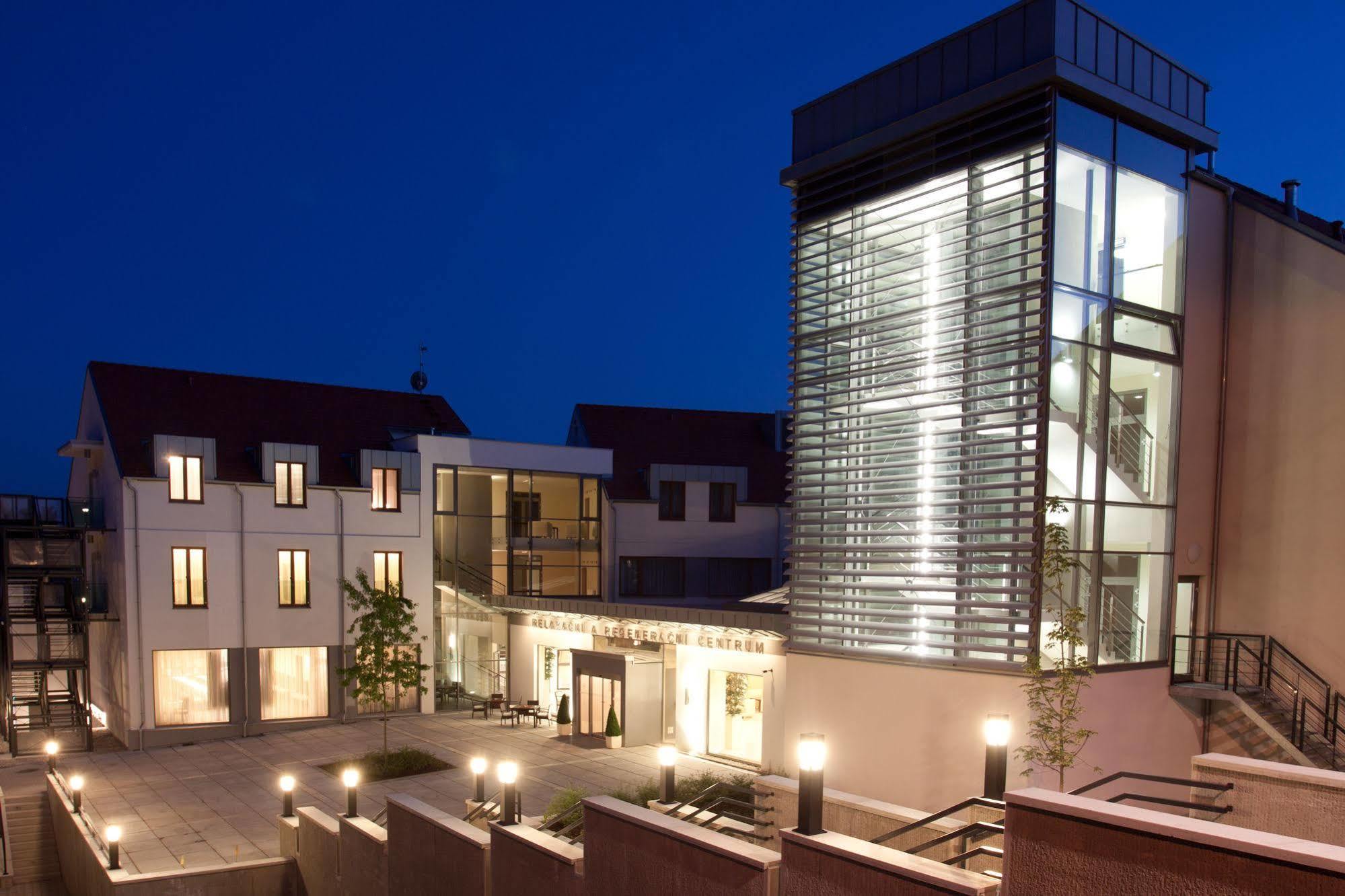Wellness Hotel Diamant Hluboká nad Vltavou Eksteriør billede
