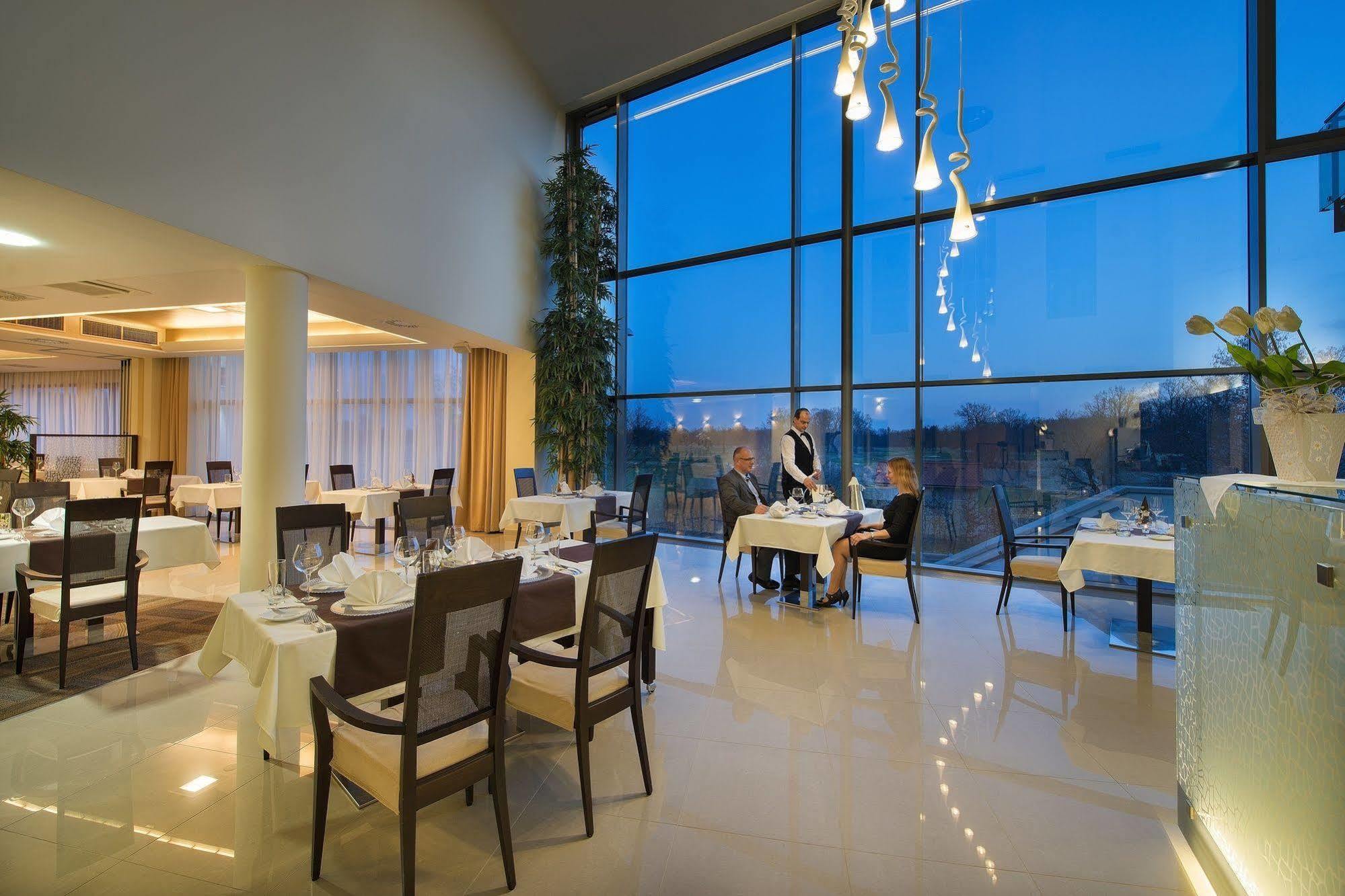 Wellness Hotel Diamant Hluboká nad Vltavou Eksteriør billede