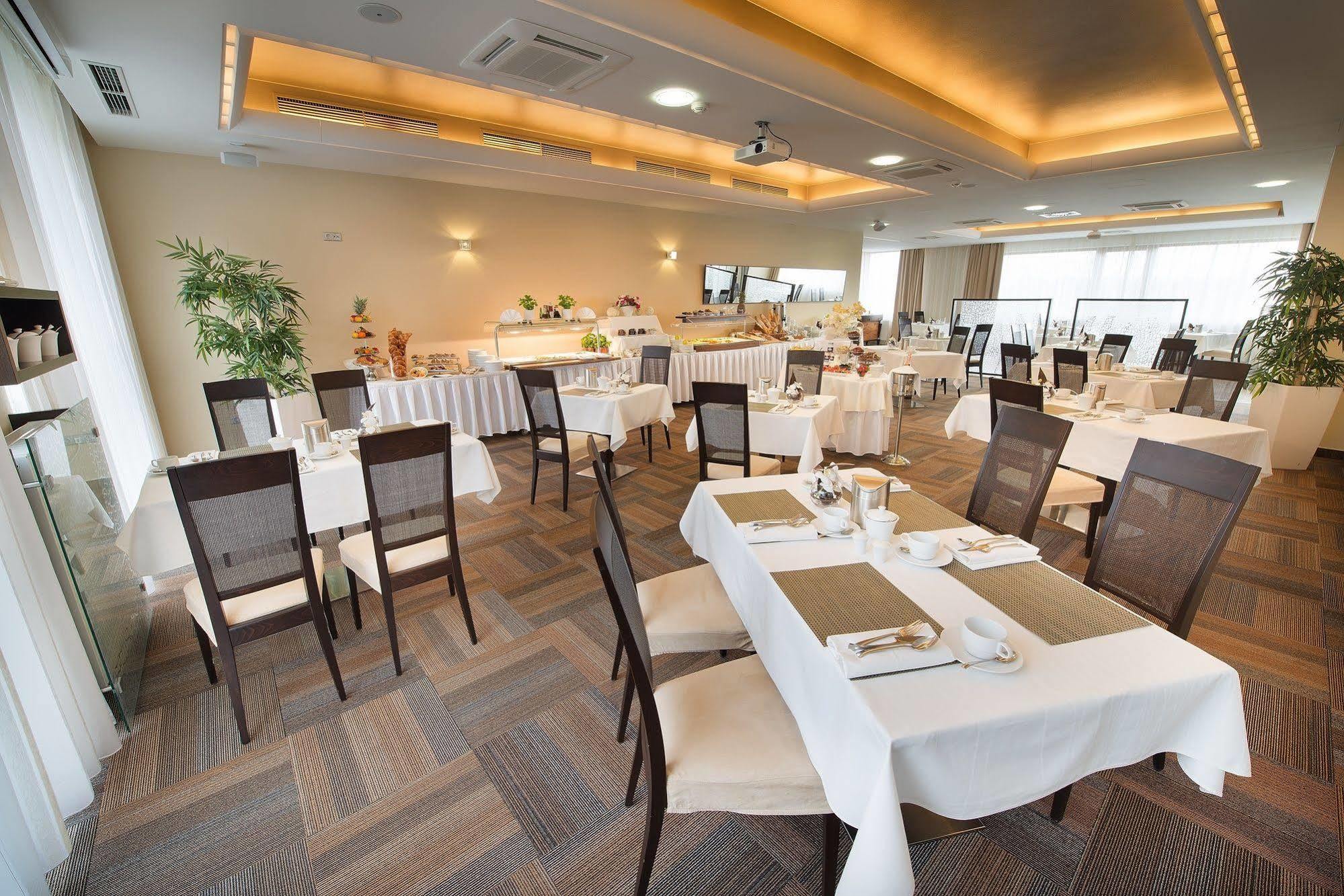 Wellness Hotel Diamant Hluboká nad Vltavou Eksteriør billede